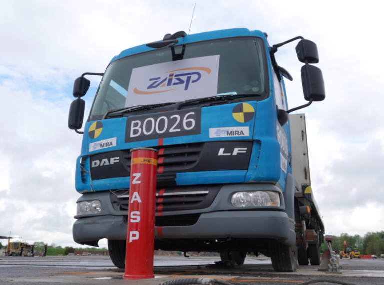 Vidéo d'essai d'impact par un camion de 7500 kg..