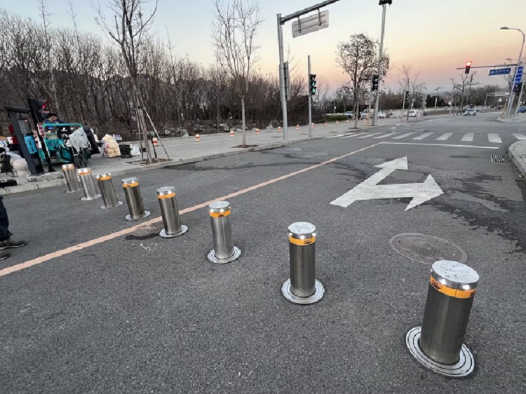 Retractable Automatic Bollards 1